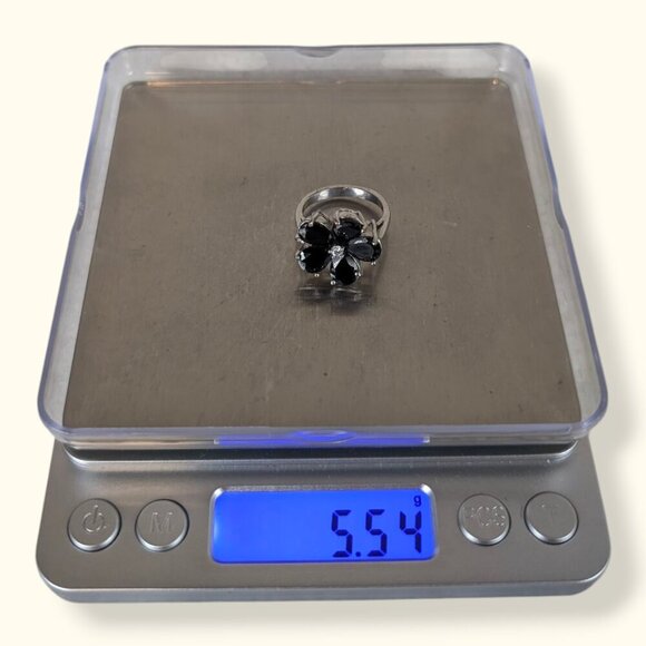 V. Black Glass Floral Ring - Picture 5 of 6